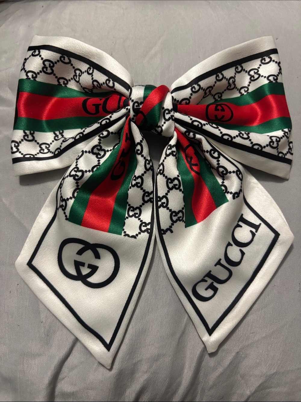 Gucci White Satin Bow Hair Accessory with Red & Green Stripes